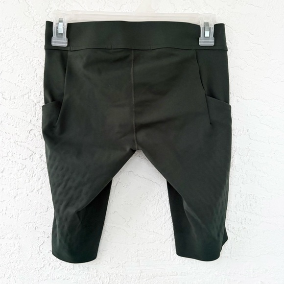 Lululemon SenseKnit Men Running Short
10" Smoked Spruce Small - Picture 7 of 10